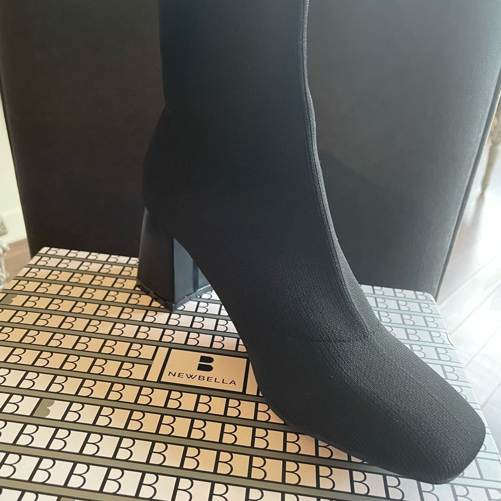 New Bella black knit ankle boots, size 38 Hell height is 2 3/4 inches